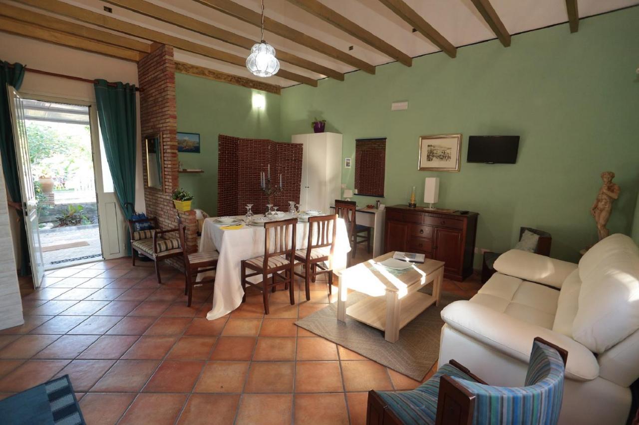Holiday Maison Villa Arci Giardini Naxos Esterno foto