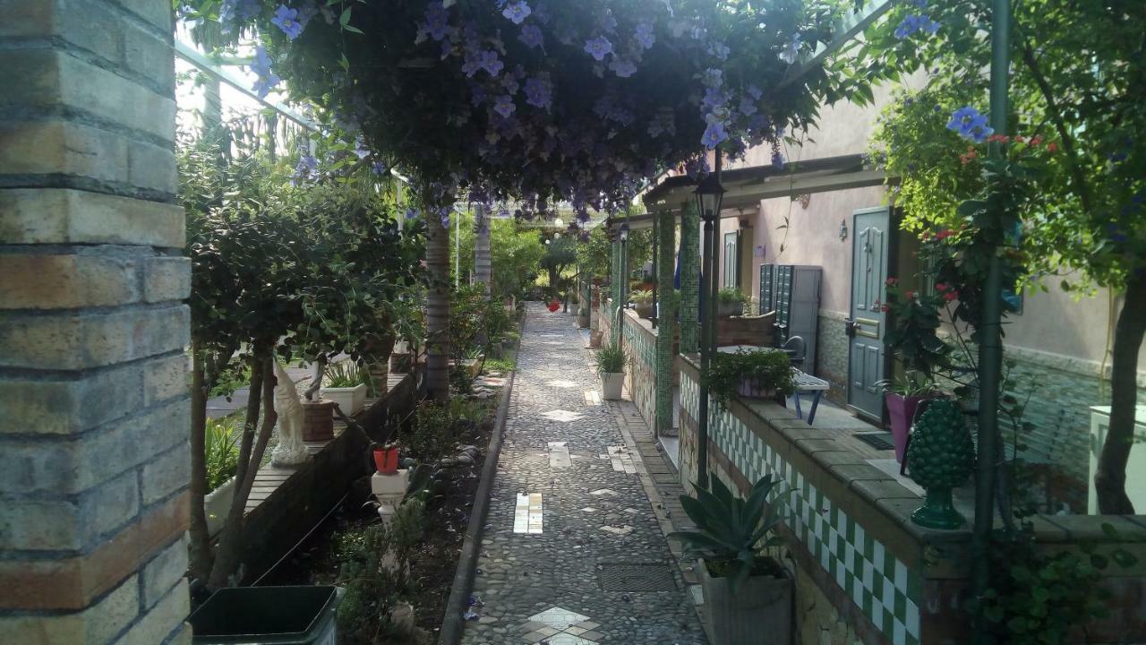 Holiday Maison Villa Arci Giardini Naxos Esterno foto